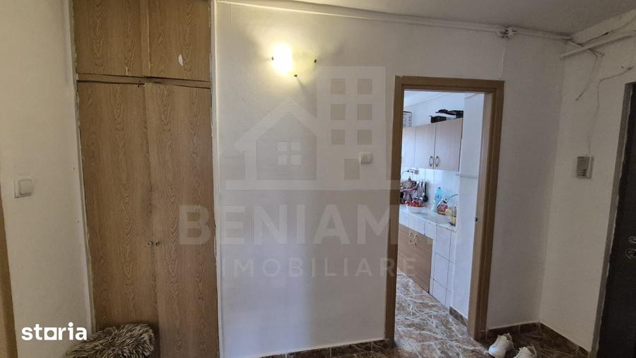 Apartament cu 3 camere decomandat în Calea București
