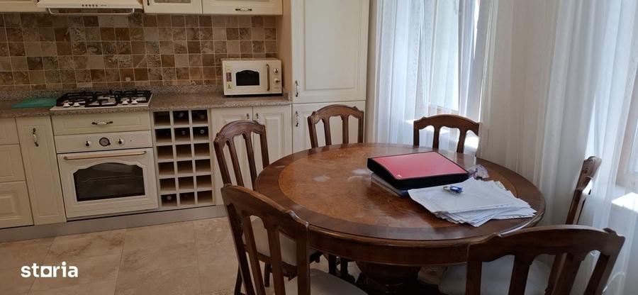 Casă cu 2 camere cu Teren 15 Mp în Schei