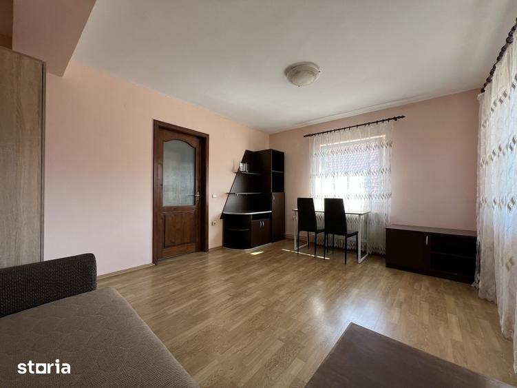Apartament cu 3 camere decomandat în Turnișor