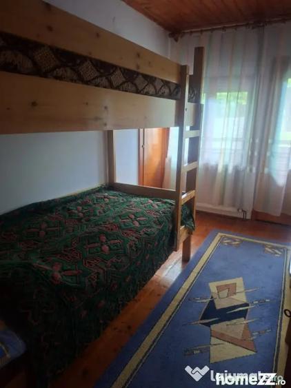 Casă cu 4 camere cu Teren 730 Mp în Izvoarele