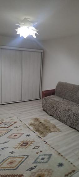 Garsonieră decomandată în Eroii Revoluției