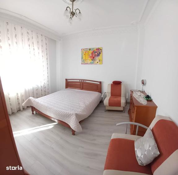 Casă cu 5 camere cu Teren 347 Mp în Central