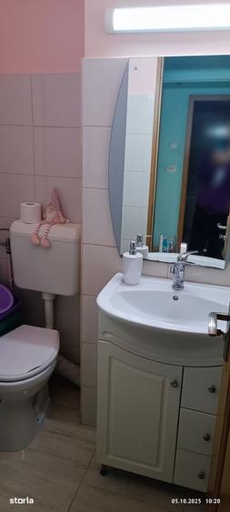Apartament cu 3 camere decomandat în Florilor
