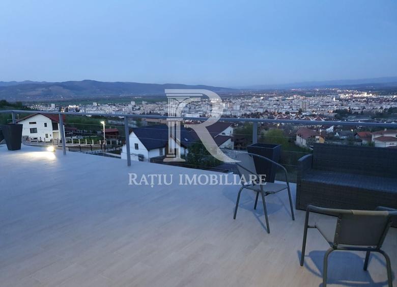 Casă cu 5 camere cu Piscina în Călugareni