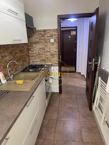 Apartament cu 2 camere semidecomandat, mobilat în P-ța Victoriei