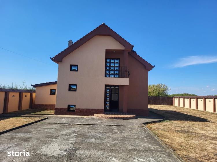 Casă cu 3 camere cu Teren 200 Mp în Gepiu