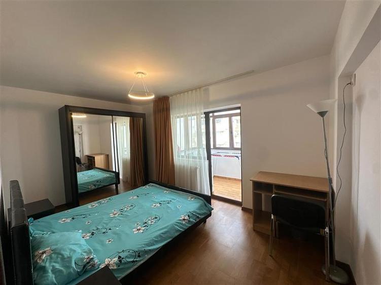 Apartament cu 3 camere decomandat în Aeroport