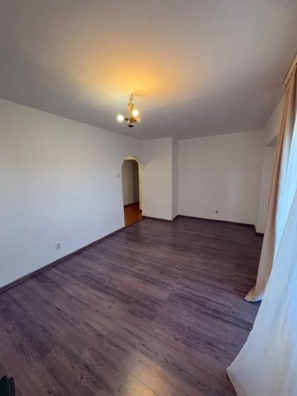 Apartament cu 3 camere decomandat în Cug