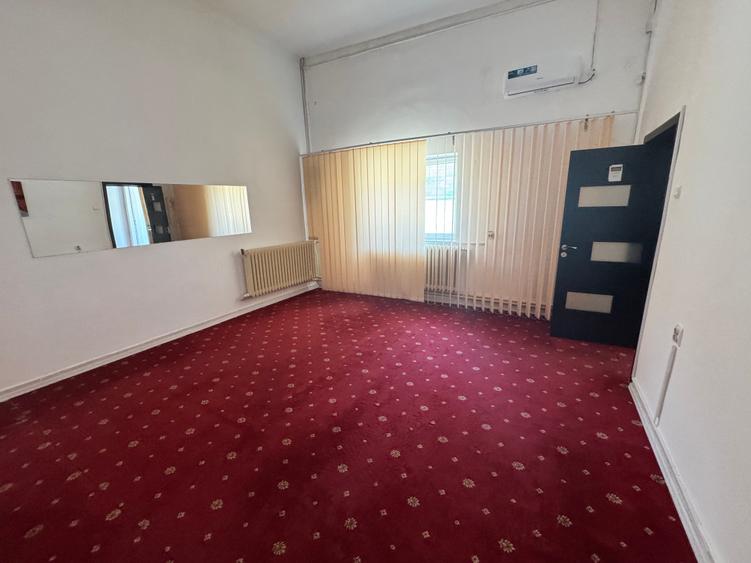 Casă individuală cu 4 camere cu Canalizare în Vatra Luminoasă