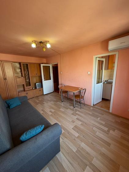 Garsonieră decomandată în Lipovei
