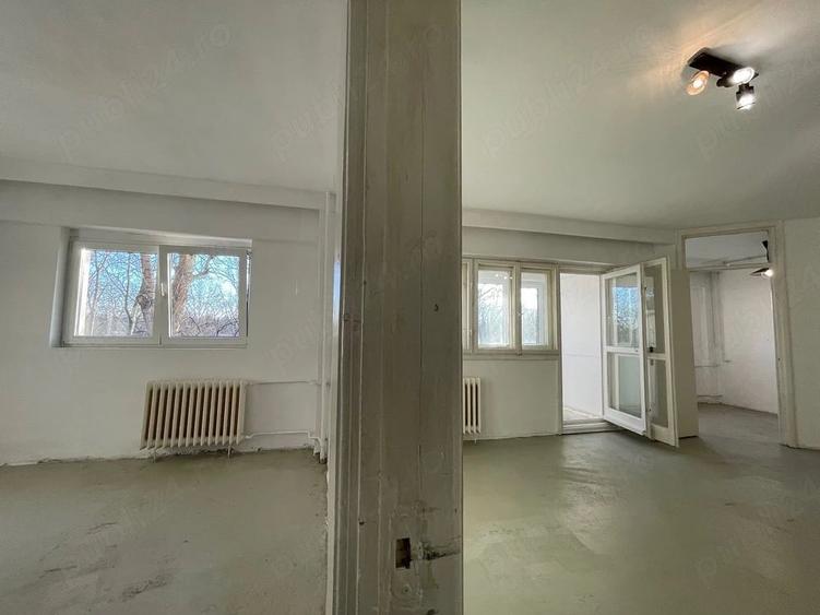 Apartament cu 4 camere decomandat în Băneasa
