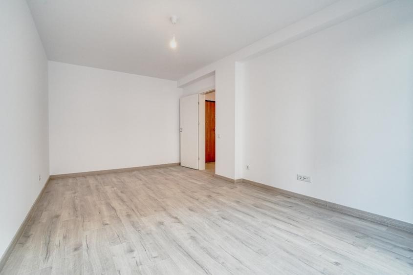 Apartament cu 2 camere decomandat în Tractorul