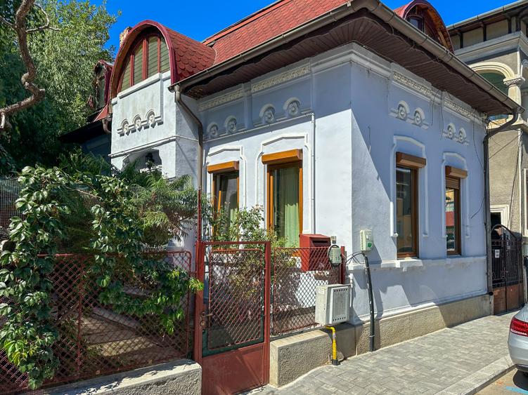 Casă individuală cu 5 camere cu Canalizare în Calea Călărașilor