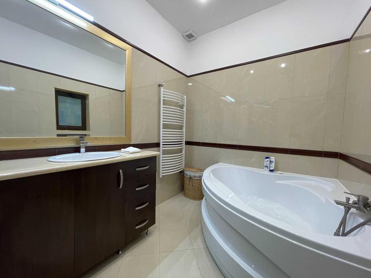 Casă cu 3 camere cu Teren 500 Mp în Central