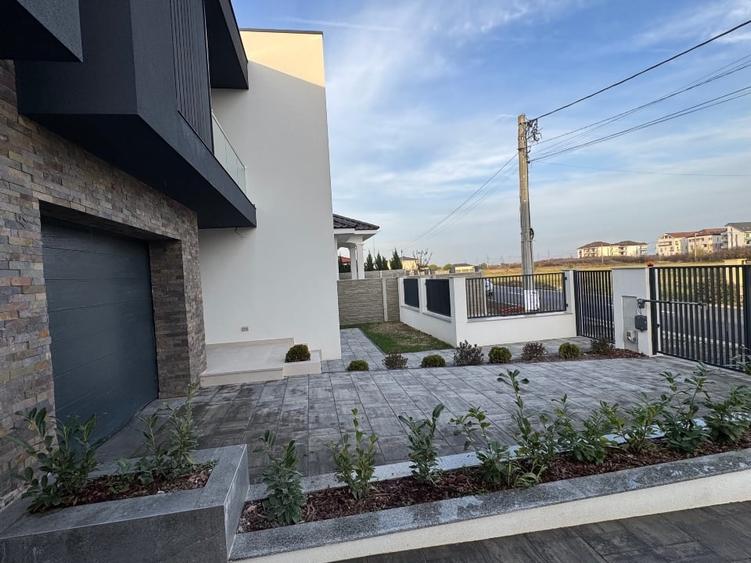 Duplex cu 5 camere cu Canalizare în Dumbrăvița