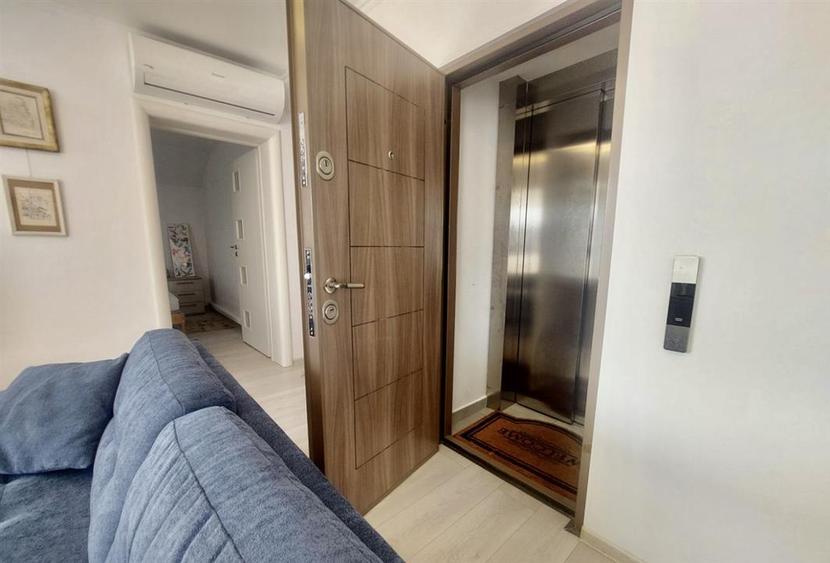 Apartament cu 4 camere decomandat, mobilat în Tractorul