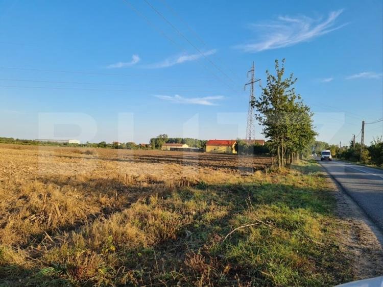 Teren Construcții intravilan de 2500 mp, în Nord