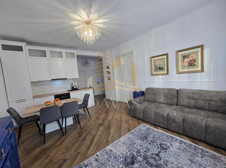 Apartament cu 3 camere semidecomandat, mobilat în Semicentral