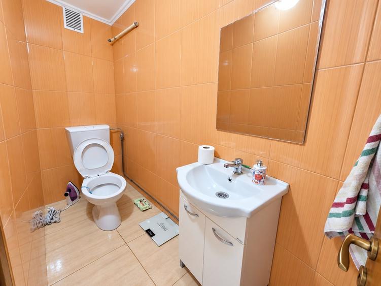 Apartament cu 3 camere decomandat în Dristor