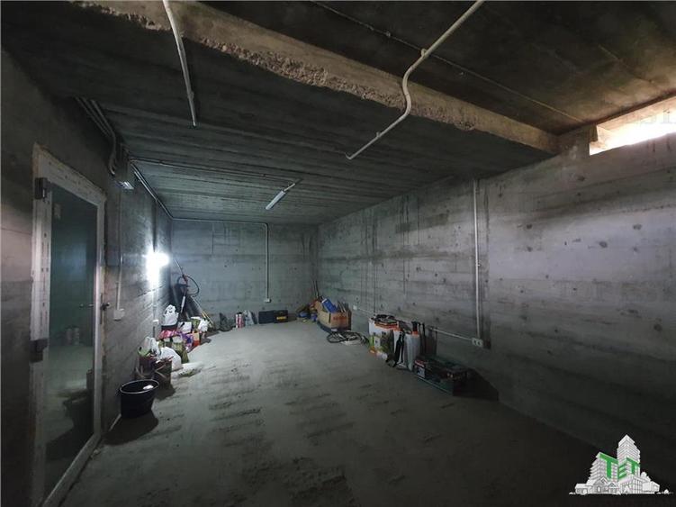 Casă cu 6 camere cu Garaj în Ciocârlia