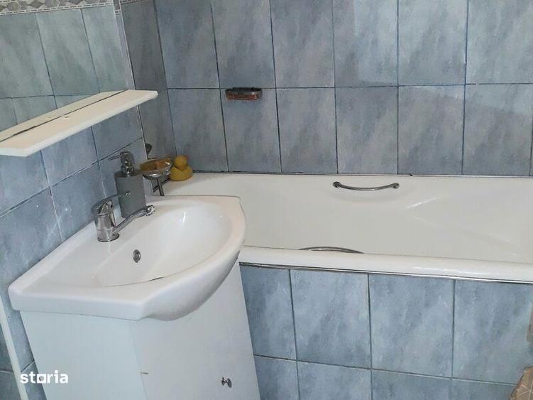 Apartament cu 3 camere semidecomandat, mobilat în Colentina