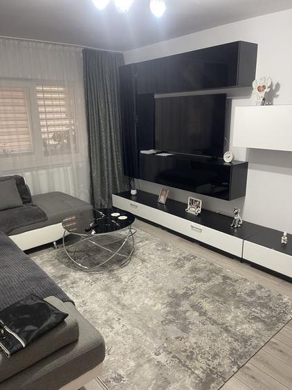 Apartament cu 3 camere decomandat în Ampoi 3