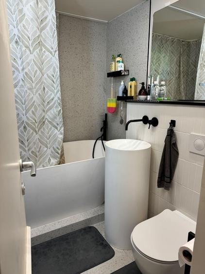 Apartament cu 3 camere semidecomandat, mobilat în Dristor
