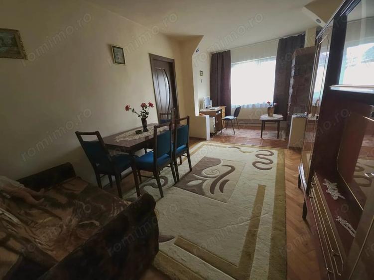 Apartament cu 4 camere semidecomandat în Central