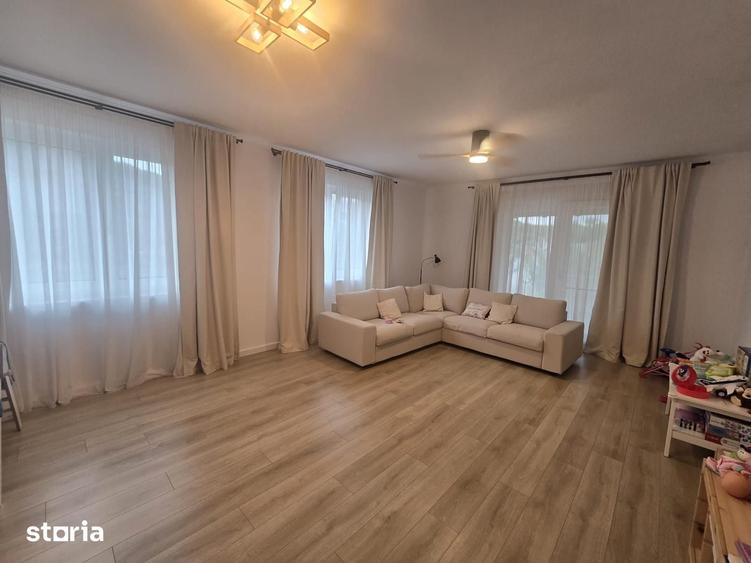 Casă cu 4 camere cu Teren 1239 Mp în Cetate