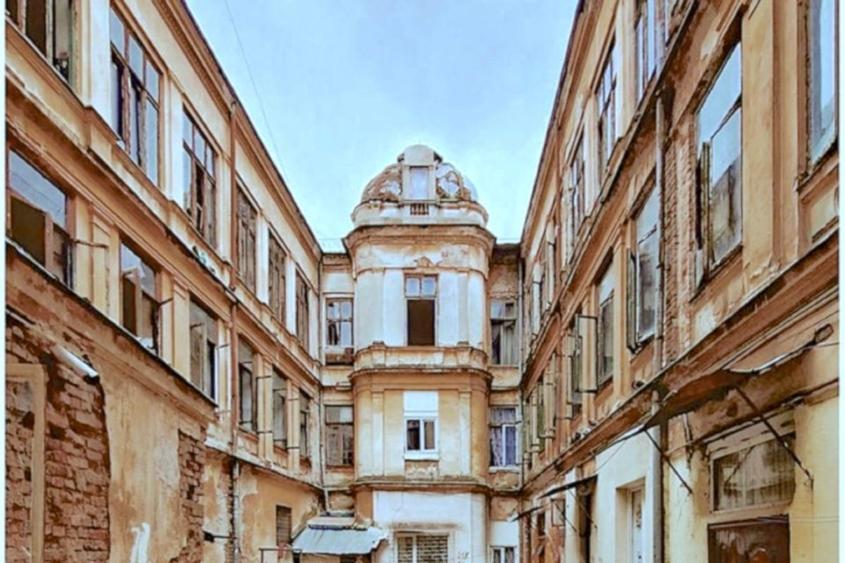 Casă individuală cu 5 camere cu Teren 1015 Mp în Universitate