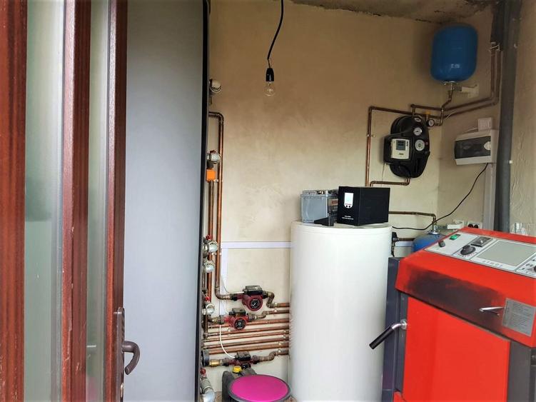 Casă individuală cu 6 camere cu Canalizare în Hărman