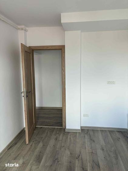 Apartament cu 3 camere decomandat în Astra