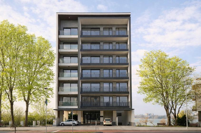 Apartament cu 3 camere decomandat în Delfinariu