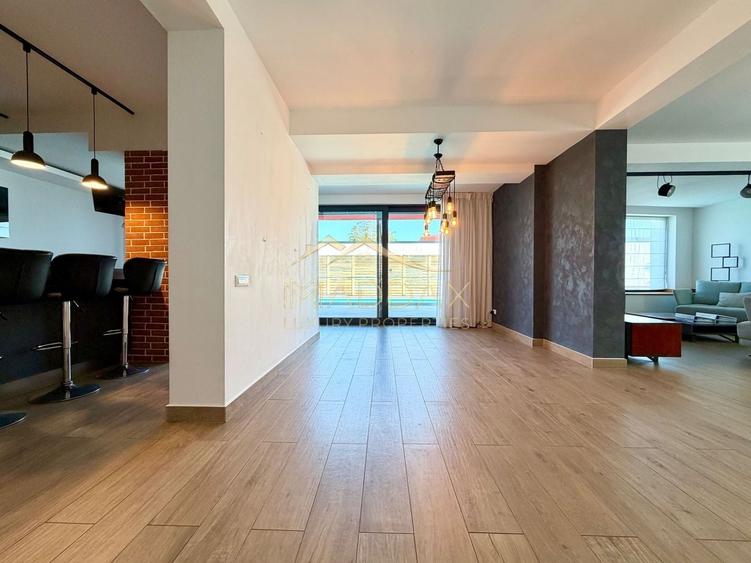 Duplex cu 6 camere cu Piscina în Iancu Nicolae