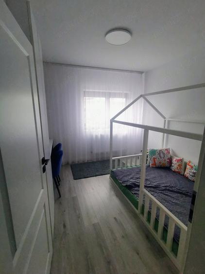 Apartament cu 3 camere semidecomandat în Sud