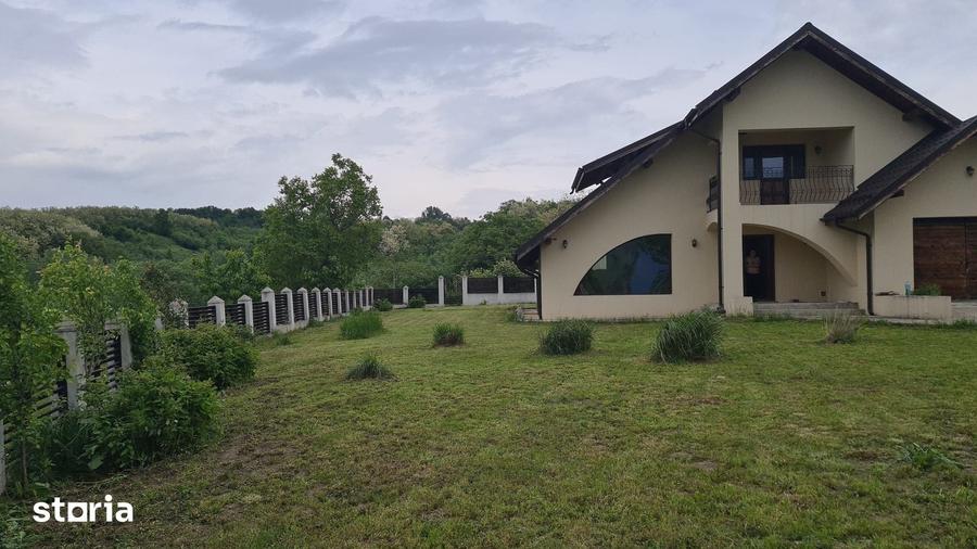 Casă cu 3 camere cu Teren 3000 Mp în Slătioara