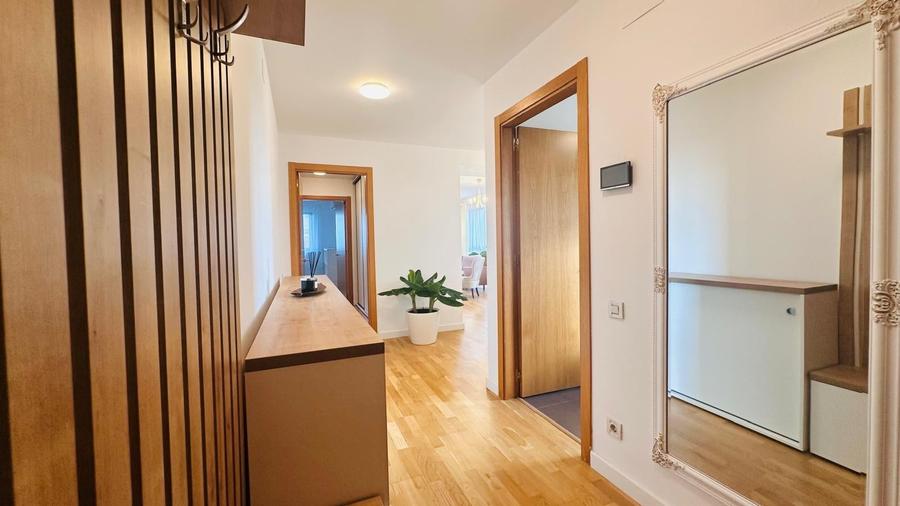 Apartament cu 3 camere semidecomandat, mobilat în Otopeni