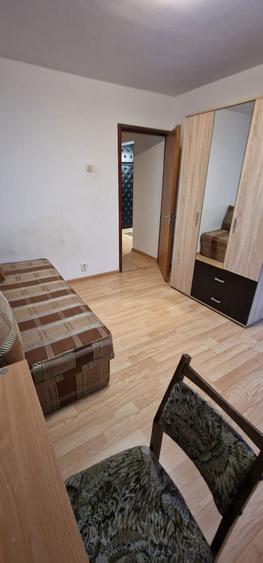 Apartament cu 3 camere semidecomandat în Crângași