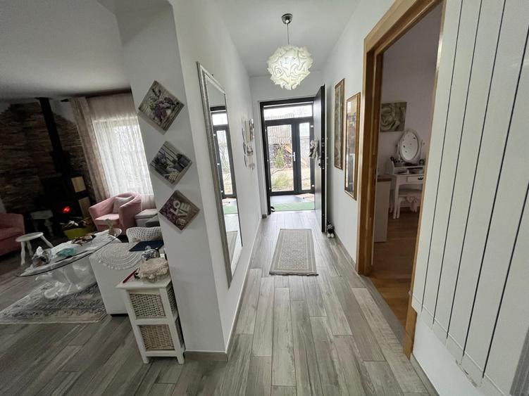 Casă cu 3 camere în Biliești