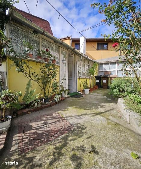 Apartament cu 4 camere semidecomandat în Central