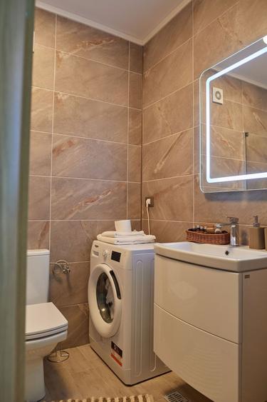 Apartament cu 3 camere decomandat în Mamaia-Sat