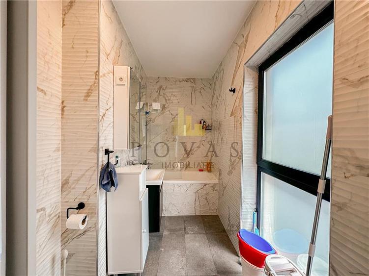Apartament cu 4 camere semidecomandat, mobilat în Băneasa