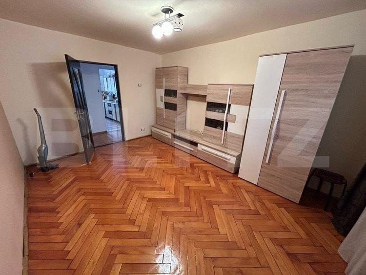 Apartament cu 3 camere decomandat, mobilat în Cetate