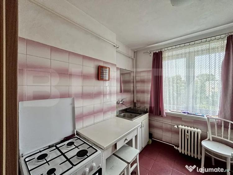 Apartament cu 3 camere semidecomandat în Andrei Mureșanu