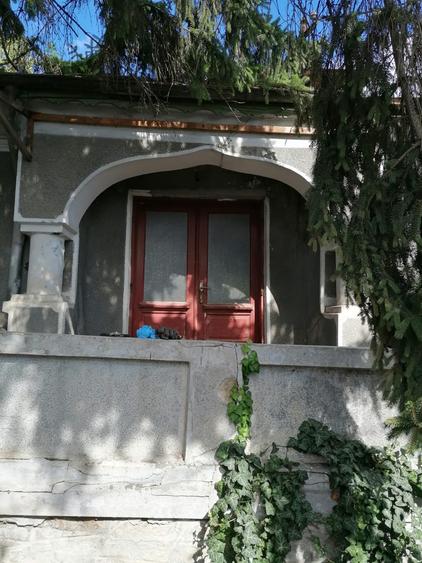 Casă cu 6 camere cu Teren 571 Mp în Sud-Est