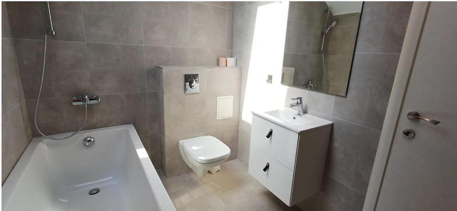 Apartament cu 3 camere decomandat, mobilat în Florilor