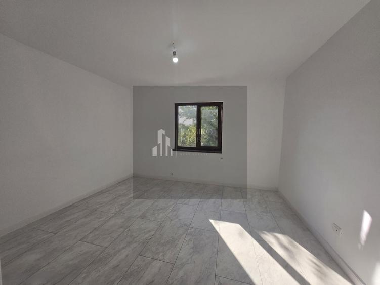 Casă individuală cu 6 camere cu Canalizare în Nord-Est