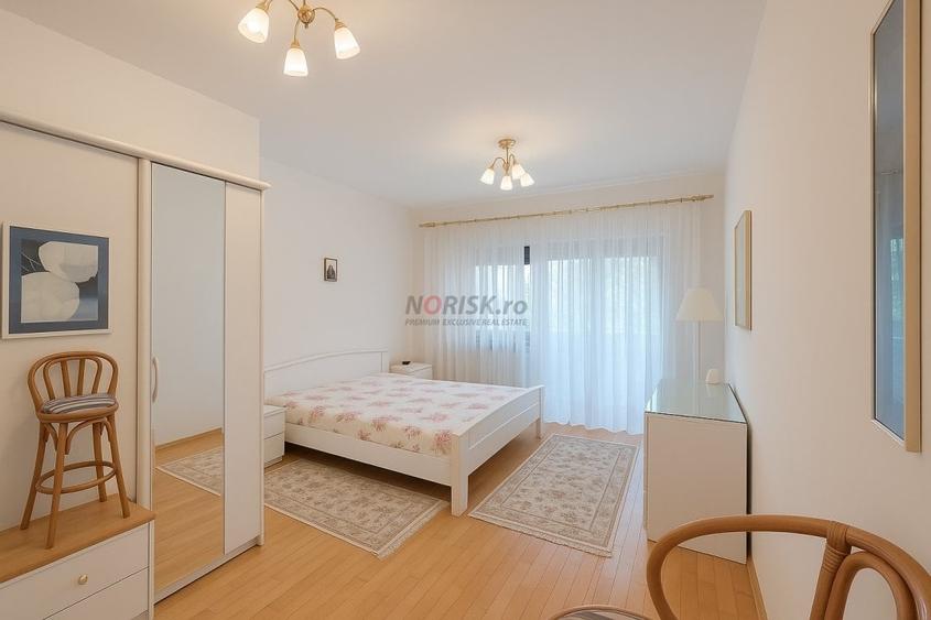 Casă cu 9 camere cu Teren 4500 Mp în Domnești