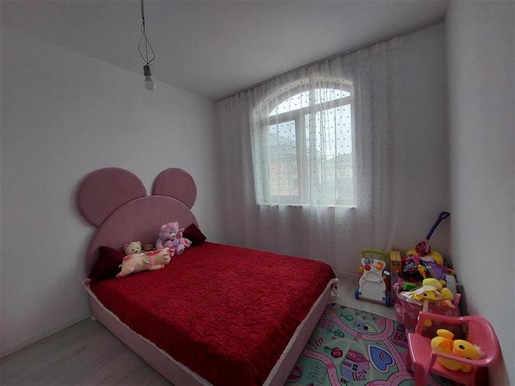Casă cu 5 camere cu Canalizare în Vladimirescu