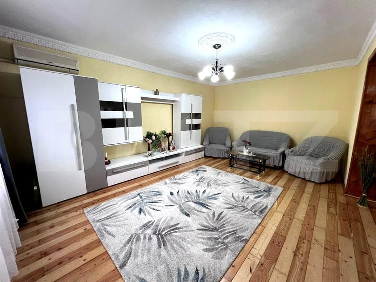 Duplex cu 9 camere cu Canalizare în Cetate